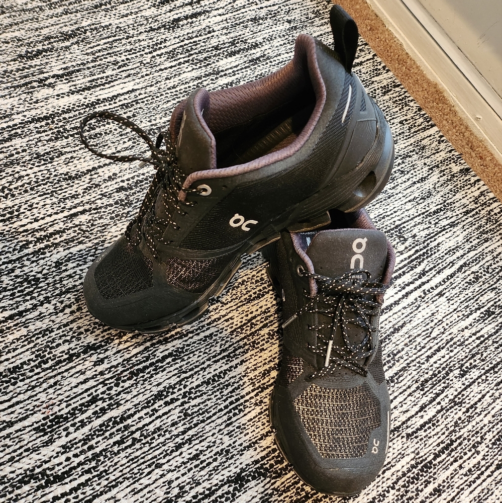 ON Cloudflyer Waterproof (RTV) - Women's Running Waterproof Shoes, Good as new!